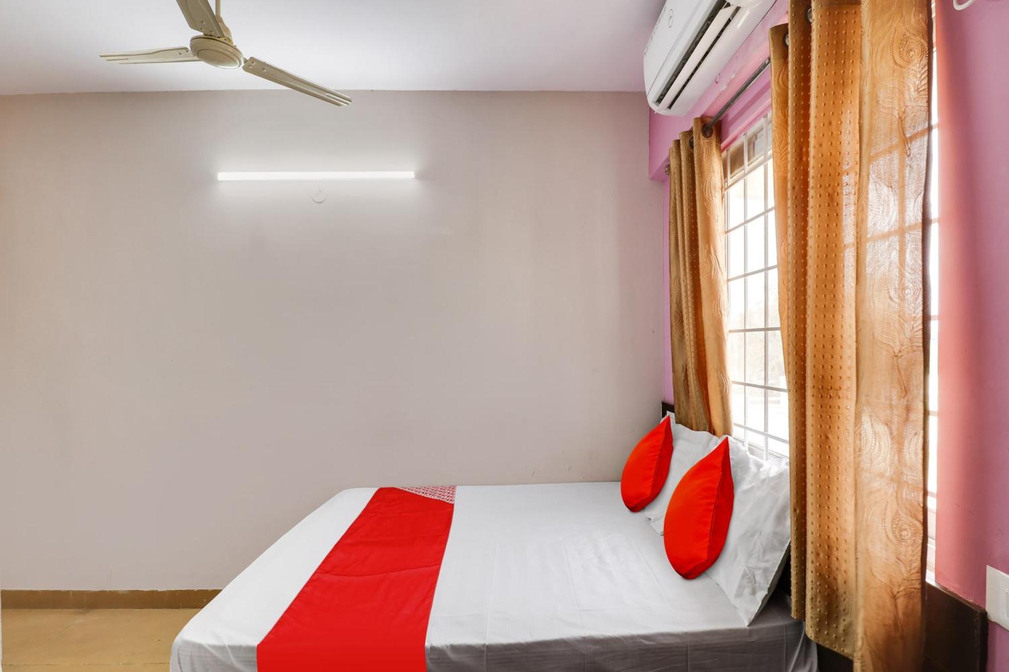 Oyo Flagship Gayathri Lodging & Boarding 호텔 벵갈루루 외부 사진