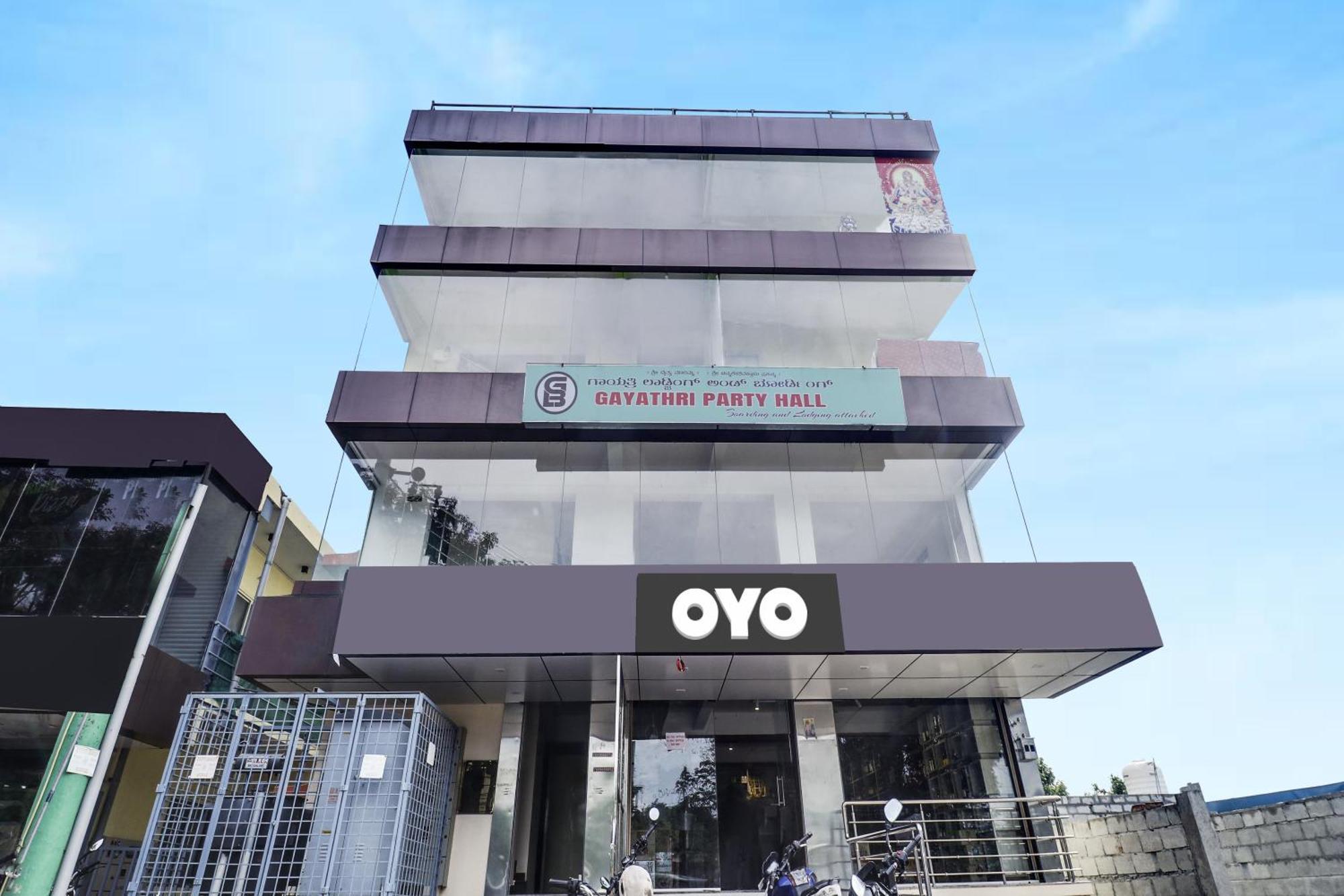 Oyo Flagship Gayathri Lodging & Boarding 호텔 벵갈루루 외부 사진