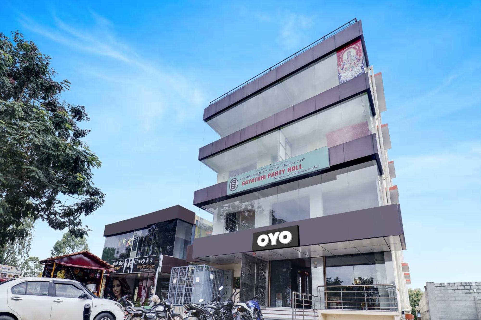 Oyo Flagship Gayathri Lodging & Boarding 호텔 벵갈루루 외부 사진