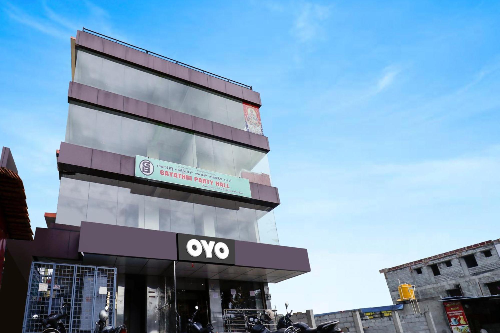 Oyo Flagship Gayathri Lodging & Boarding 호텔 벵갈루루 외부 사진